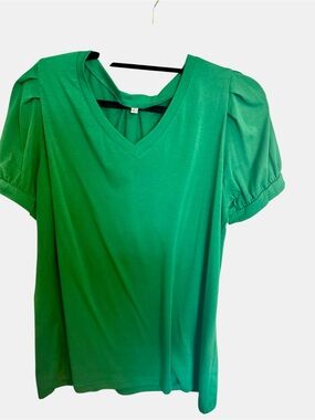 Women’s Green V-Neck Puff Sleeve Tee Size Large